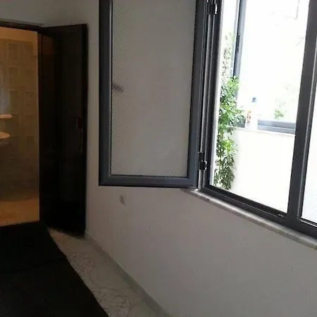 Aza Konukevi Pogradaş